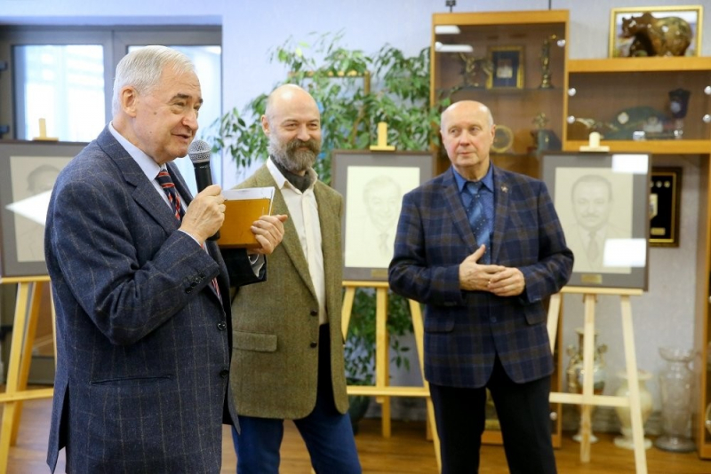 В медиа-центре «Российской газеты» открылась выставка живописца Юрия Бирюкова «Легенды разведки»