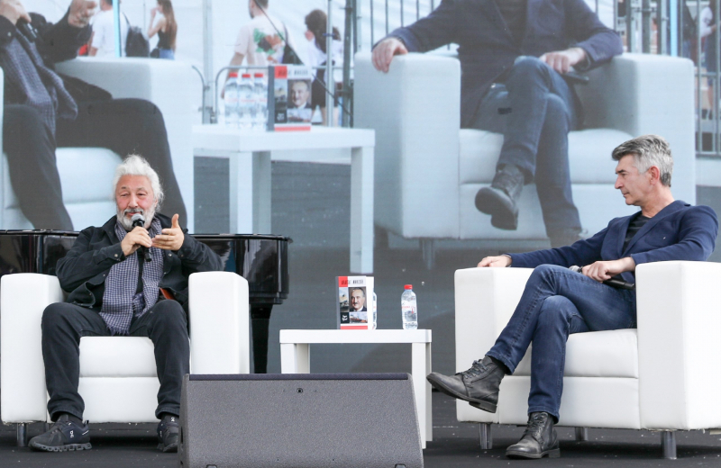 Стас Намин и Андрей Рубанов на презентации книги «Анастас Микоян» на фестивале «Красная площадь»-2023