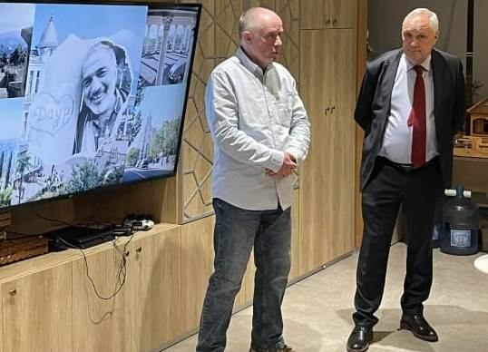 Выступает автор книги Максим Гуреев