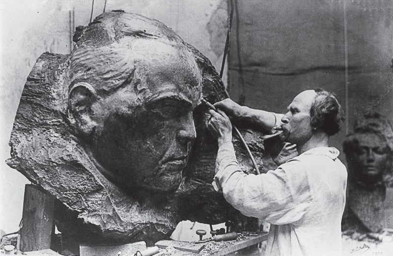 За работой в мастерской. Буэнос-Айрес. 1928 год