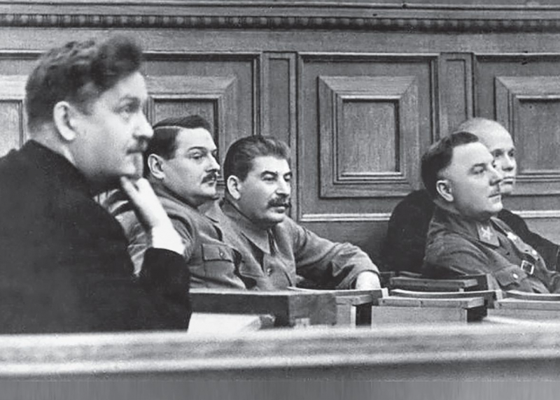 Н. А. Булганин, А. А. Жданов, И. В. Сталин, К. Е. Ворошилов, Н. С. Хрущев. 1940-е годы