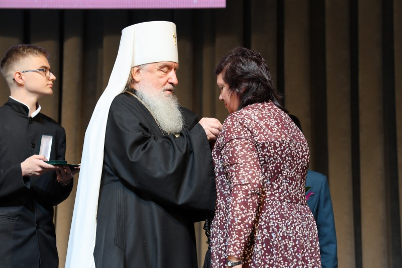 Вторым лауреатом стала Ирина Ордынская — она отмечена за книгу «Святая Царская семья»