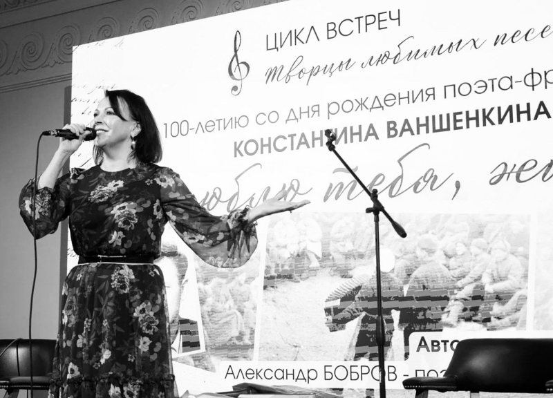 Поет заслуженная артистка России Татьяна Ветрова