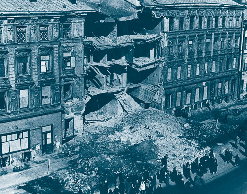 Последствия авианалета в блокадном Ленинграде. 1941 год