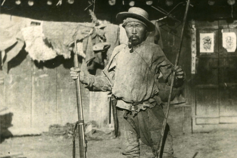 Охотник Дерсу Узала — проводник Арсеньева в тайге. Фото В. К. Арсеньева. 1906 г.