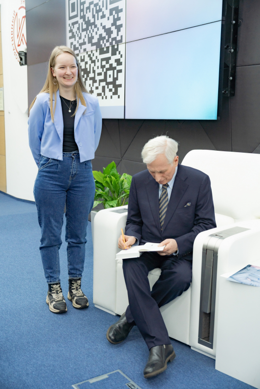 Автографы и фото на память