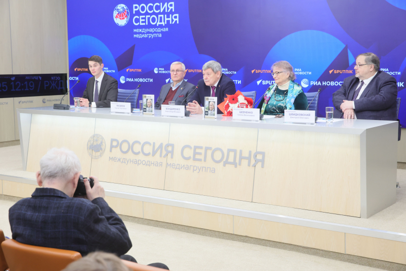 Биография Юрия Шевченко, вышедшая в серии «ЖЗЛ», была презентована в международном информационном центре «Россия сегодня» («РИА-Новости»)