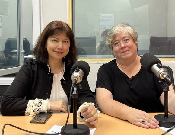 Светлана Зорина и Мария Залесская перед записью программы «Книжный навигатор» на «Радио Москвы»