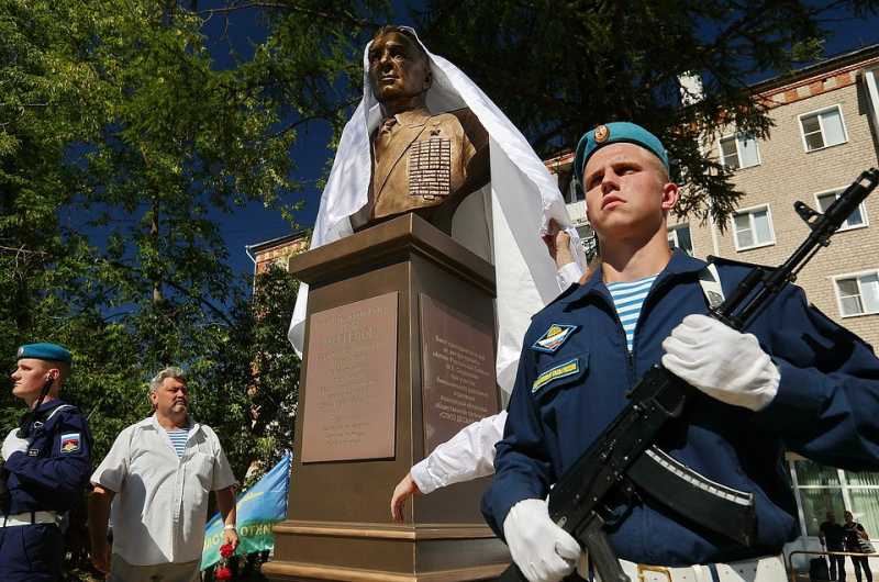 Церемония открытия памятника Герою Советского Союза генералу Василию Маргелову в Кинешме, июль 2018 года