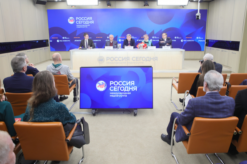 Биография Юрия Шевченко, вышедшая в серии «ЖЗЛ», была презентована в международном информационном центре «Россия сегодня» («РИА-Новости»)