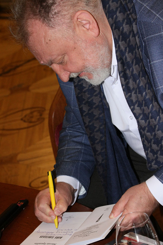 Автографы. Фото: Сергей Виноградов, World Podium