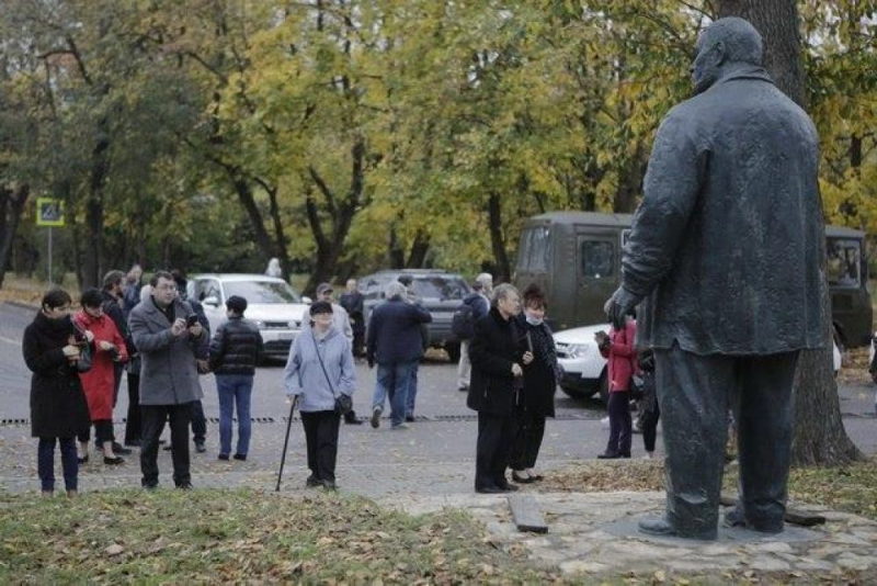 Народное открытие памятника Савве Ямщикову в Пскове
