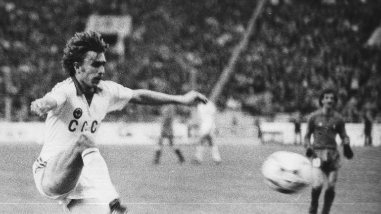 27 апреля 1983 года. СССР - Португалия - 5:0. Федор Черенков в атаке. Фото Василий Колганов