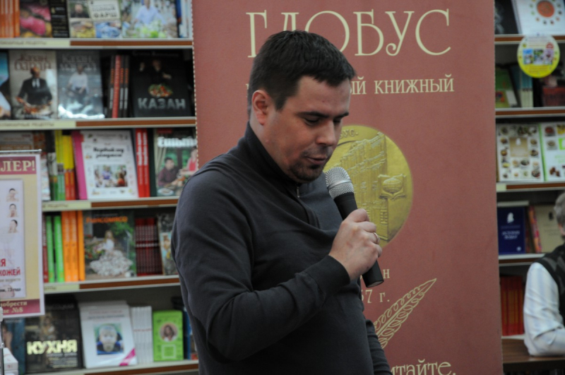 Журналист, политик Андрей Балканский презентовал свою книгу «Эдуард Лимонов», вышедшую в серии «ЖЗЛ: Современные классики»