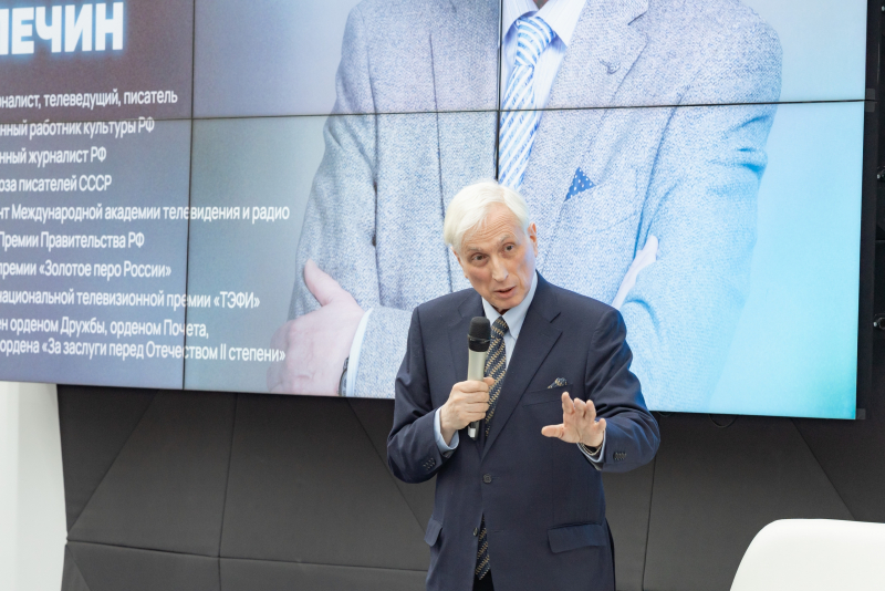 Леонид Млечин представил свои книги, вышедшие в серии «ЖЗЛ», в Корпоративном университете — в рамках его проекта «Книжный клуб»