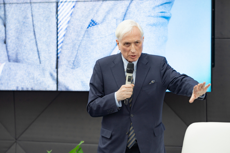 Леонид Млечин представил свои книги, вышедшие в серии «ЖЗЛ», в Корпоративном университете — в рамках его проекта «Книжный клуб»