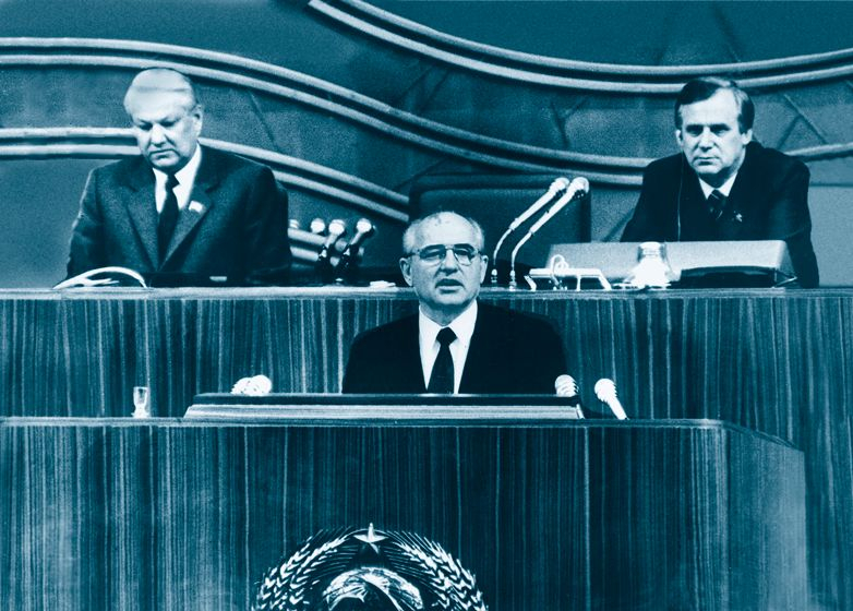 М. С. Горбачев, Б. Н. Ельцин и Н. И. Рыжков на XXVIII съезде КПСС. Июль 1990 года. Из книги Игоря Цыбульского