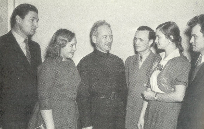Шолохов на III Всесоюзном совещании молодых писателей. 1956 год