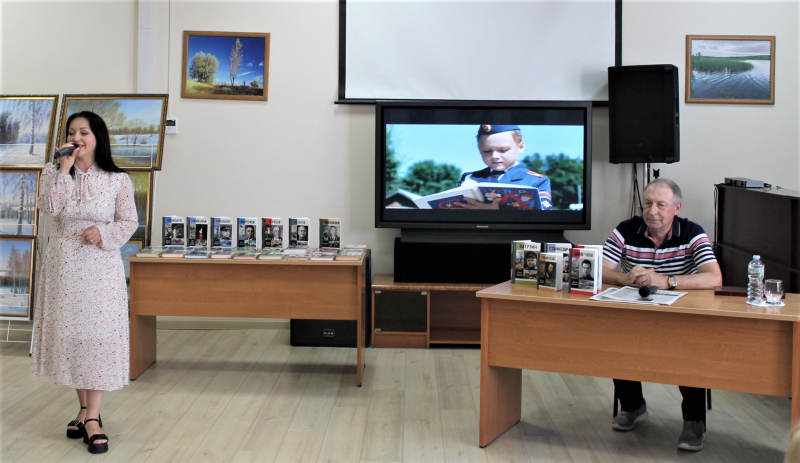Николай Карташов встретился с читателями библиотеки на «Прохоровском поле»