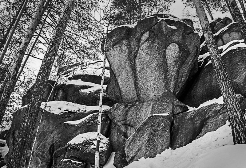 Скала Каменный цветок на Среднем Урале. Свердловская область, Невьянский район