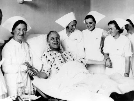 Во время лечения в госпитале. Париж. Франция. 1935 г. Фотограф не установлен. Арх. N 0-274656