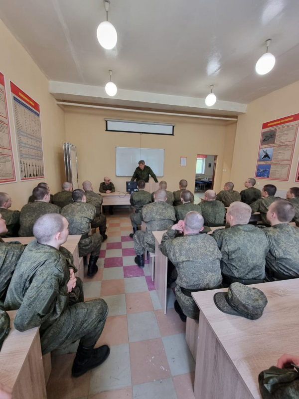 Ежегодно, в конце апреля, выездная бригада журналистов «Красной звезды» отправляется в различные регионы нашей страны — туда, где проходит «Вахта Памяти»…