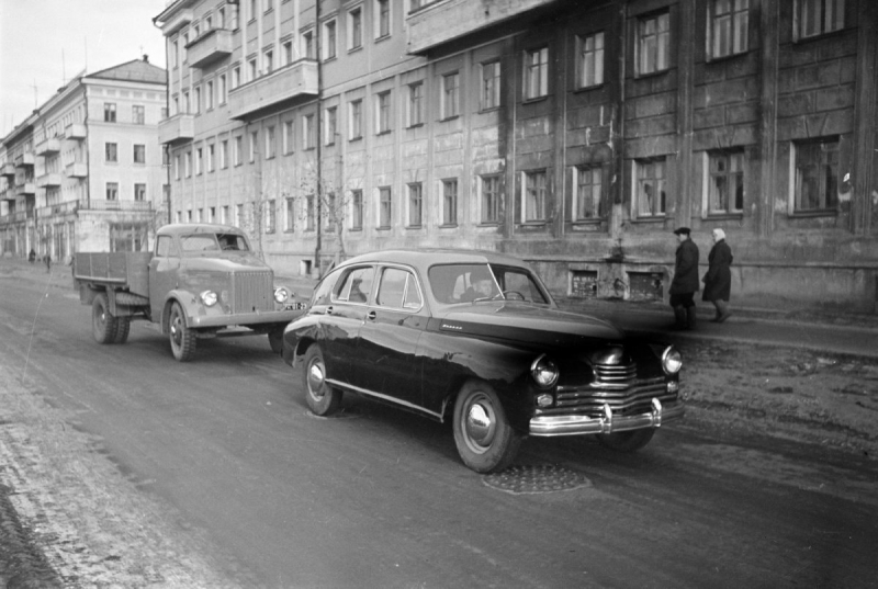 Первая «Победа» сначала была серой, а в декабре 1944-го была перекрашена в сочетание серого и черного цветов