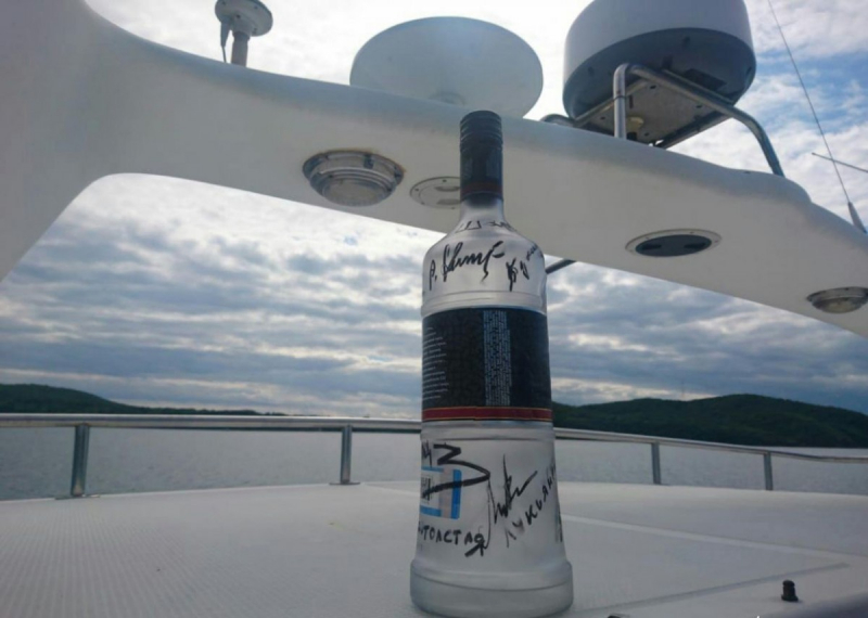 В следующем году фестиваль «Литература Тихоокеанской России» во Владивостоке будет символизировать литровая бутылка тихоокеанской воды