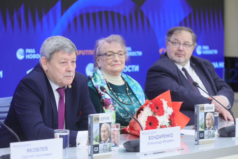 Биография Юрия Шевченко, вышедшая в серии «ЖЗЛ», была презентована в международном информационном центре «Россия сегодня» («РИА-Новости»)
