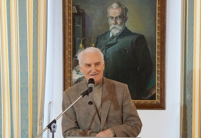 Геннадию Аксенову — 85. Автор тысячного выпуска серии «ЖЗЛ» празднует юбилей. Фото: Фонд Вернадского: https://vk.com/wall-220191969_2?ysclid=mj8o5rtuwf982530639