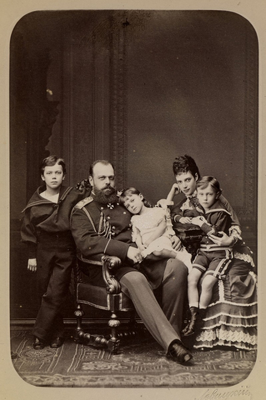 Александр III с семьей