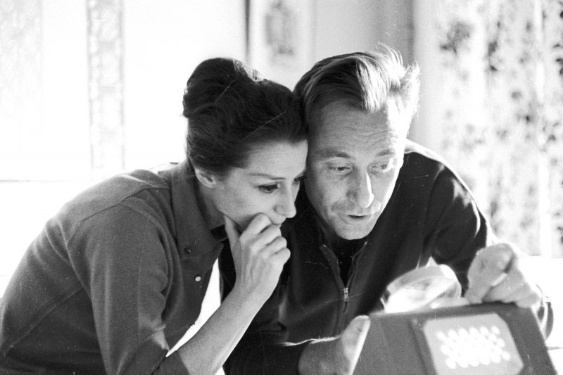 Народная артистка СССР Майя Плисецкая и ее супруг композитор Родион Щедрин у себя дома. 1971 год. Фото: Александр Макаров / РИА Новости