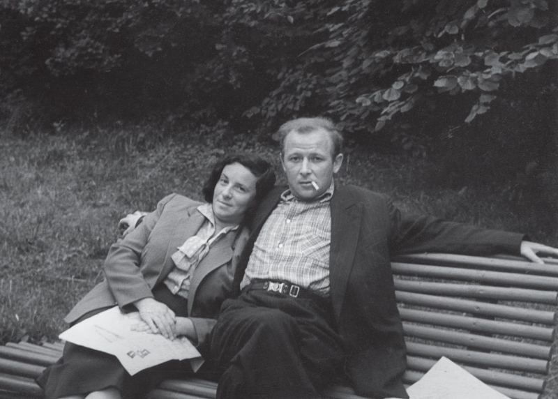 Супруги-писатели Константин Ваншенкин и Инна Гофф. Дубулты. 1957 г. Архив Г. Ваншенкиной