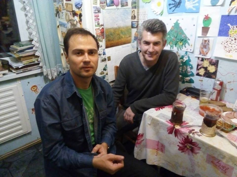 Василий Авченко и Андрей Рубанов во время работы над книгой. (Фото с оф.страницы В.Авченко в сети Фейсбук)