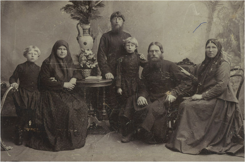 Неизвестный фотограф. Семья Смирновых — старообрядцев из Александровки. Муром, 1910-е годы