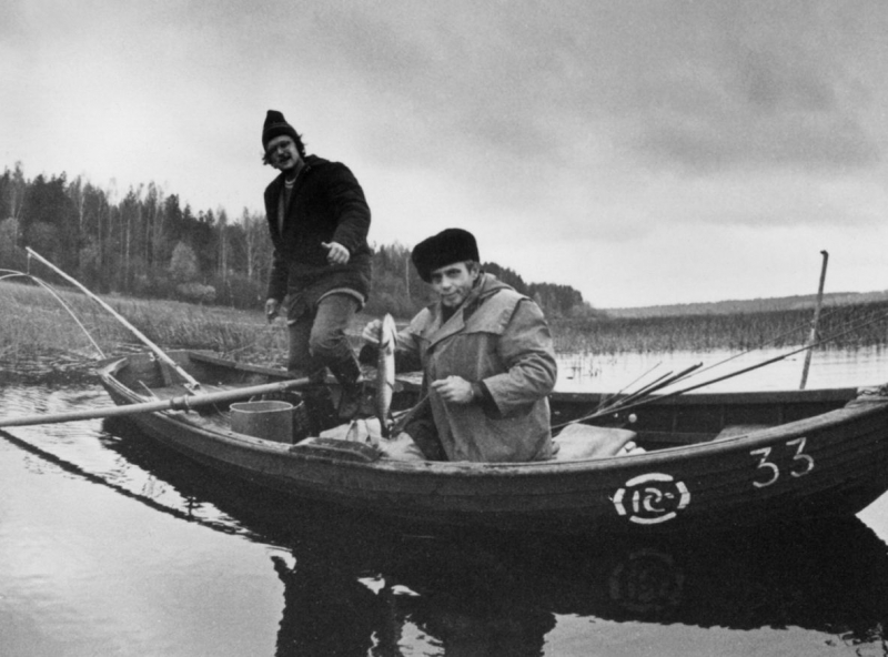 Николай Старшинов был заядлым рыбаком. Фотография В. Карева. 1984 год