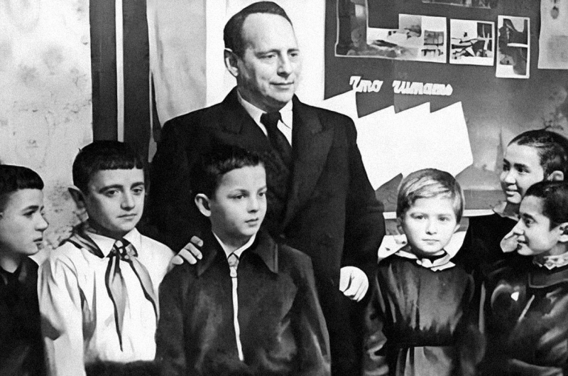 Шварц в обществе юных читателей. Конец 1940-х годов