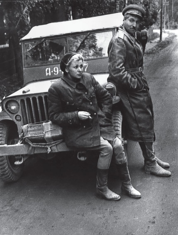 С женой Валентиной Серовой. 1944 год