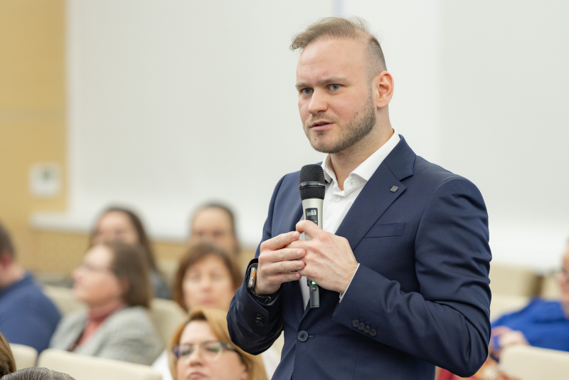 Леонид Млечин представил свои книги, вышедшие в серии «ЖЗЛ», в Корпоративном университете — в рамках его проекта «Книжный клуб»