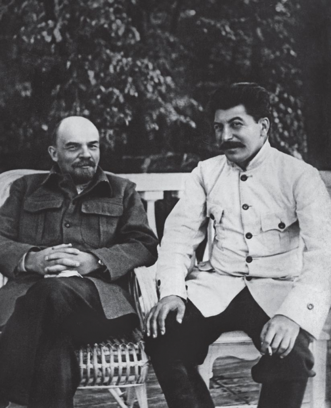 Со Сталиным. Фотография М. И. Ульяновой
