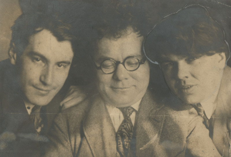 Всеволод Иванов (в центре) с Валентином Катаевым и Леонидом Леоновым. 1920-е годы