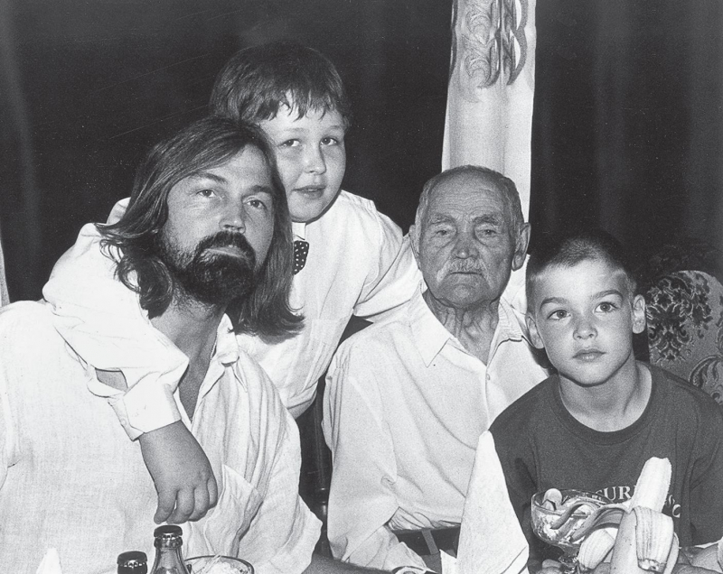 С отцом и сыновьями Лукой и Стефано