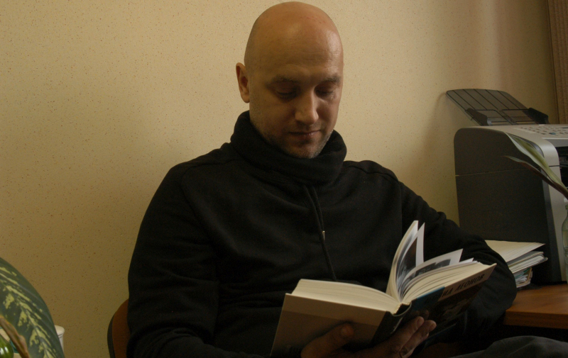 В «Молодой гвардии» — с только что вышедшей из печати книгой «Леонид Леонов: “Игра его была огромна”» (2010)
