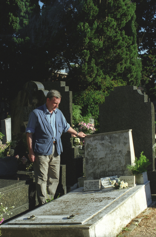 На могиле Ивана Солоневича в Монтевидео