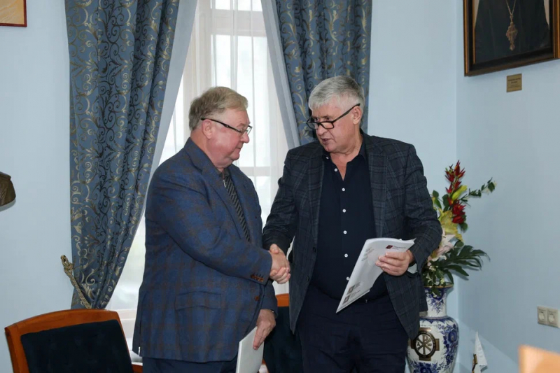 Президент Российского книжного союза (РКС) Сергей Степашин и вице-президент РКС, директор издательства «Вече» Леонид Палько