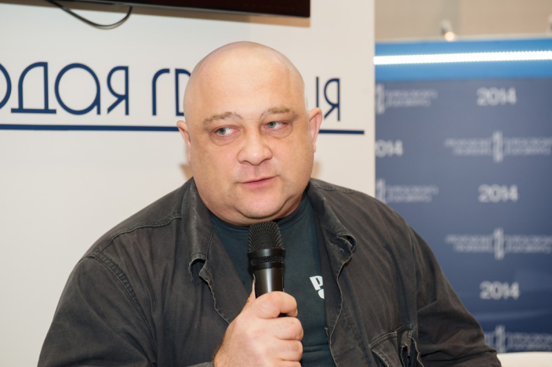 Владимир Березин презентует свою книгу «Виктор Шкловский» на стенде издательства «Молодая гвардия» на ММКВЯ-2014