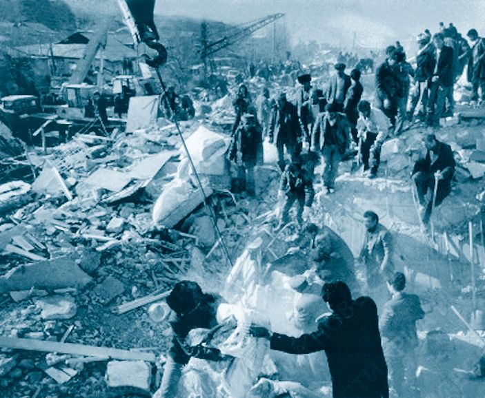 Последствия землетрясения в Армении. Декабрь 1988 года. Из книги Игоря Цыбульского