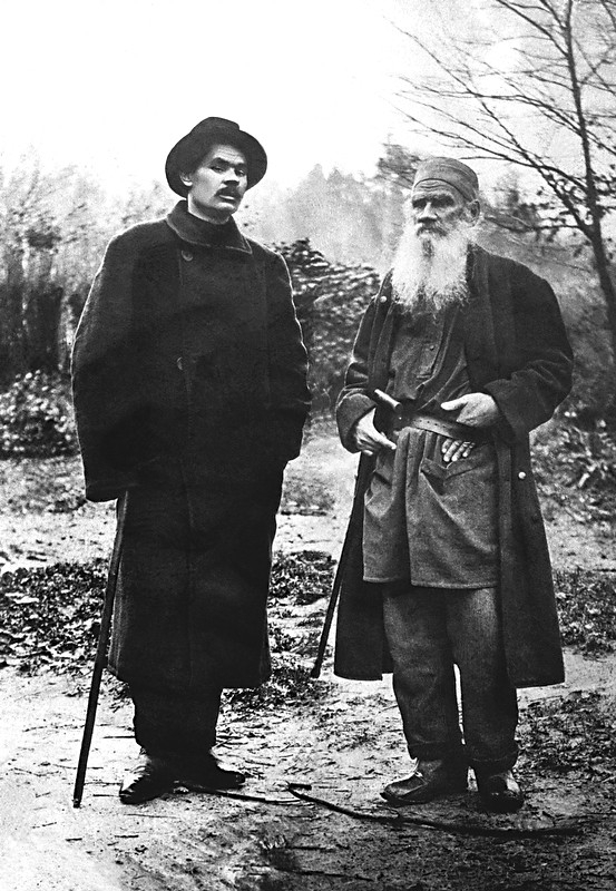 Л. Толстой и М. Горький в Ясной Поляне. 1900