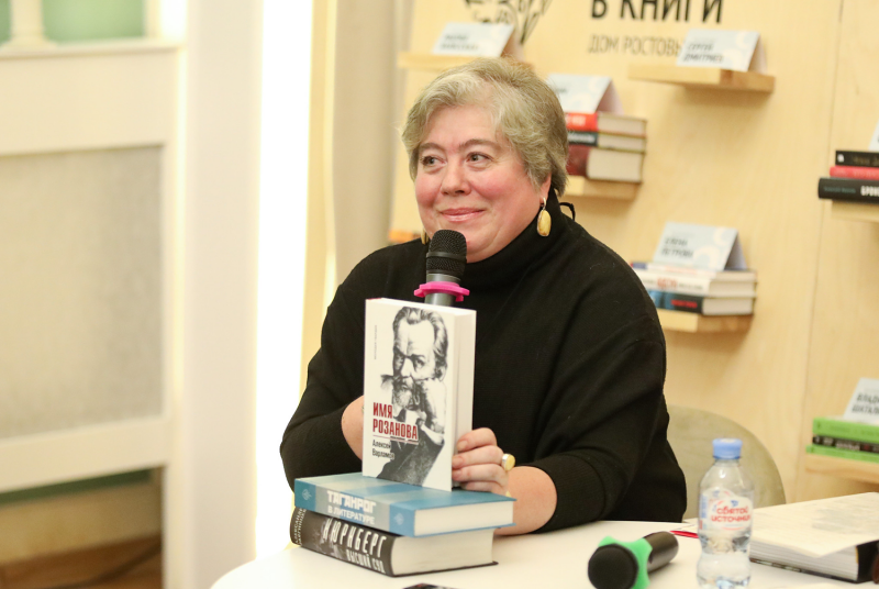 В мероприятии приняли участие представители издательства «Молодая гвардия» во главе с его главным редактором Марией Залесской