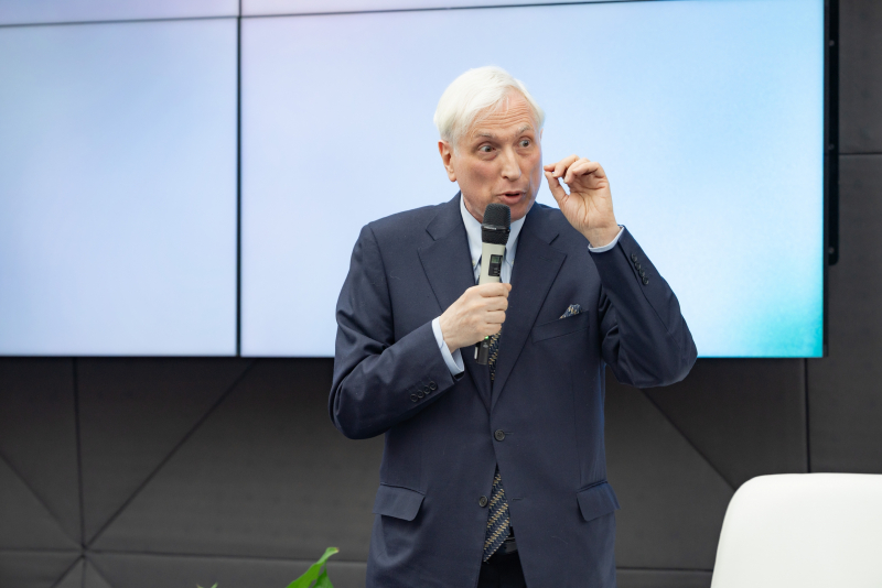 Леонид Млечин представил свои книги, вышедшие в серии «ЖЗЛ», в Корпоративном университете — в рамках его проекта «Книжный клуб»